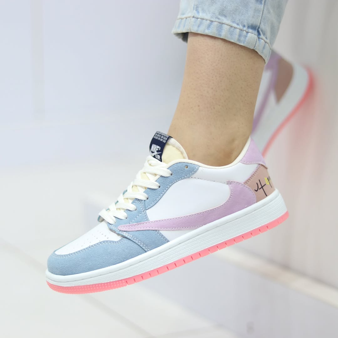 نایک تراویس دخترانه